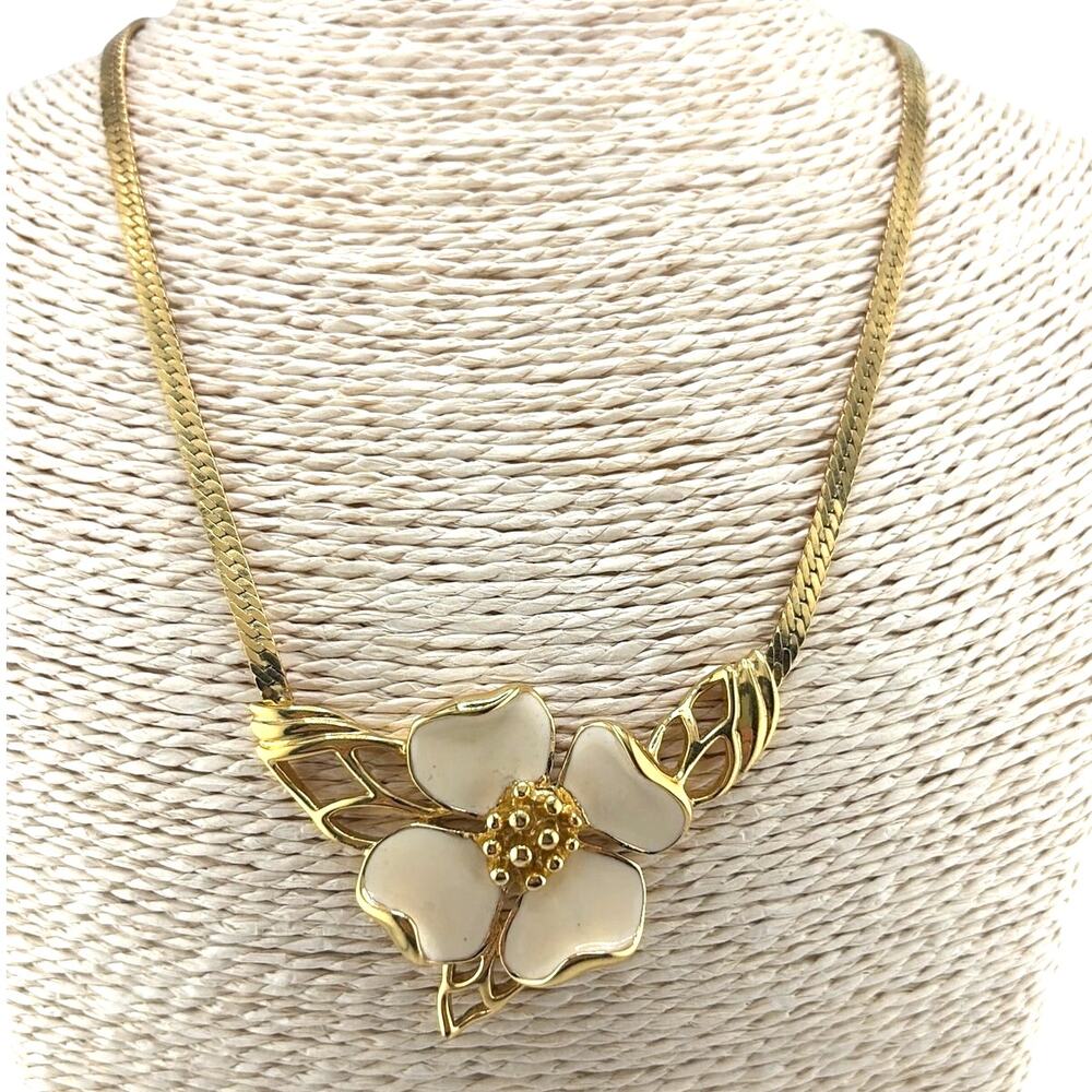 Vintage Crown Trifari Dogwood Flower Necklace